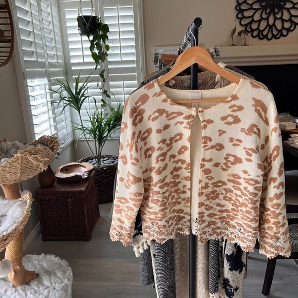 Chicos Sweater Womens Size 1 Cheetah Lace Hem Charlee Cardigan 100% Cotton - Picture 16 of 16